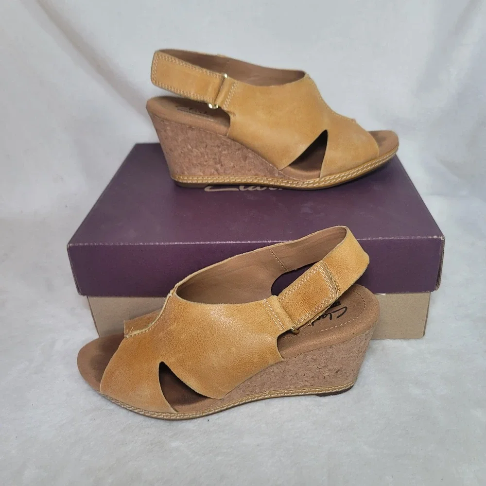 Clarks‎ Helio Float Bohemian Y2K Wedge Sandals Yellow Leather Size 7 Resortwear